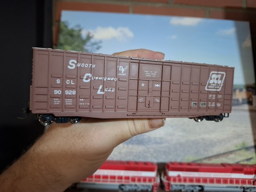 Roundhouse (?) Seaboard Coast Line 50' Waffle Side Boxcar - SCL #9092 | Condition: Used