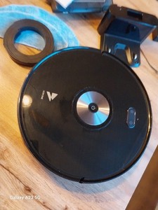 Saugroboter HO OME mit Ladestation und Zubehör