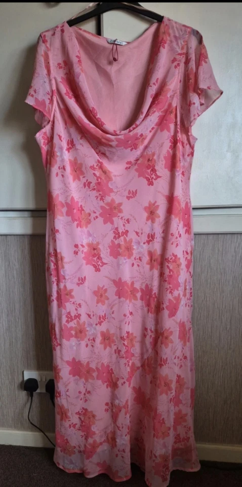 Pink Chiffon Scoop Neck Summer Dress Size 28 From Canvas - Image 1 of 3