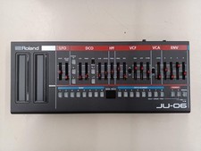 Roland JU-06 SYNTHESIZER