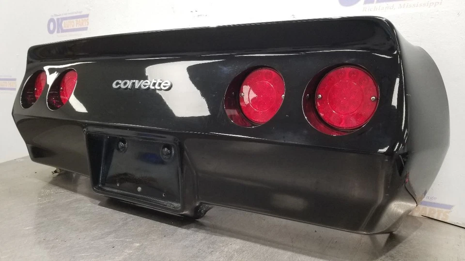 82 CHEVY CORVETTE C3 COMPLETE REAR BUMPER ASSEMBLY WITH TAIL LIGHTS BLACK Foto 2 de 4