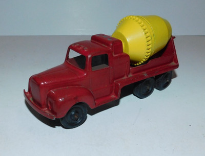 NEAT VINTAGE 5 3/4'' LONG TOOTSIETOY CEMENT MIXER P-10290
