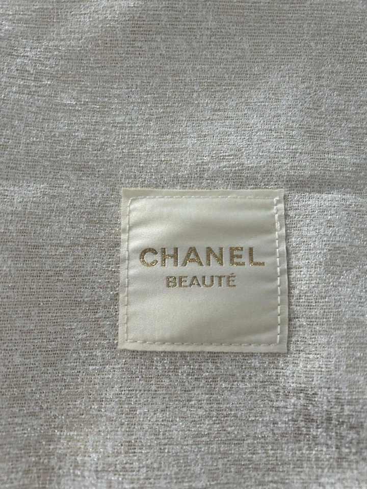 Autêntica Bolsa Tote CHANEL Beaute Ouro Branco 13"x 17" Férias Limitada CAIXA NOVA - Imagem 3 de 4