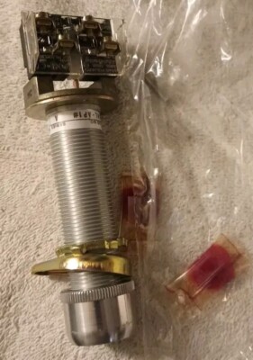 ALLEN BRADLEY 800HL-AP1A / 800HLAP1A Green Pushbutton NIB
