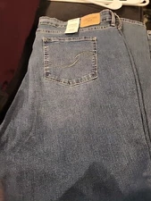 Signature by Levi Strauss Gold Womens Totally Shaping Straight Jeans W37xL32 NWT