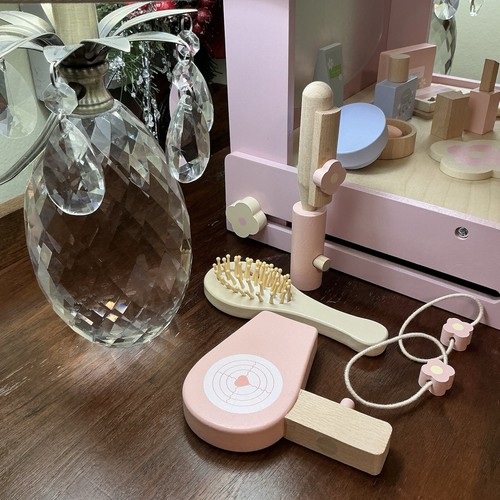 Juguete de mesa de tocador de madera para niñas pequeñas, juego de salón de belleza para niños con accesorios... - Imagen 17 de 23