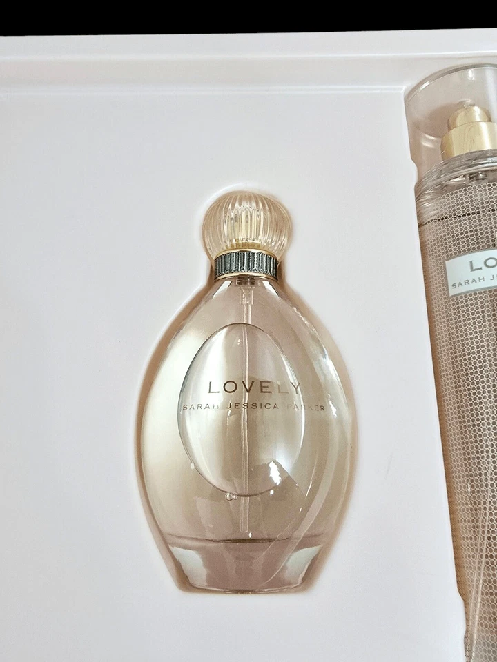 Precioso - Sarah Jessica Parker Juego de 2 piezas Perfume 3.4 OZ + 8 OZ Spray Corporal NUEVO SELLO Foto 3 de 4