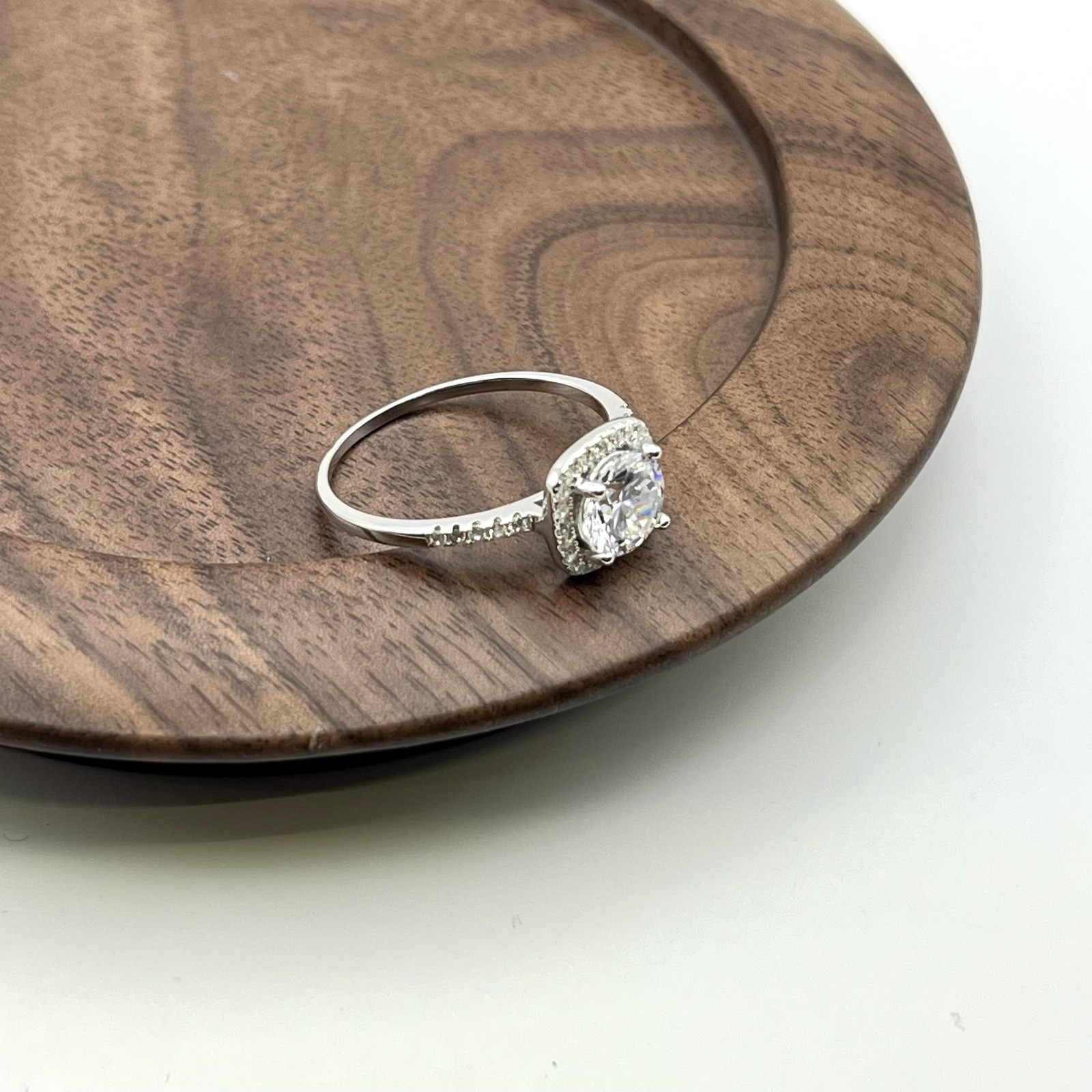 Bague en argent pierre carrée T54 pour illuminer vos tenues de soirée