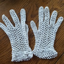 Vintage Ladies White Crochet Lace Formal Wedding Gloves 1960s