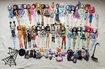 Großes Monster High Restposten Konvolut 35 Puppen, Kleidung und Zubehör