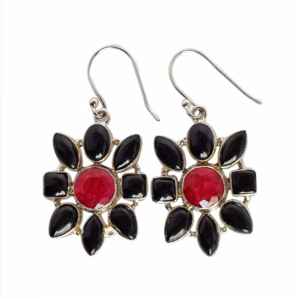 Orecchini pendenti con gancio floreale rubino pietra preziosa onice nera... - Immagine 2 di 4