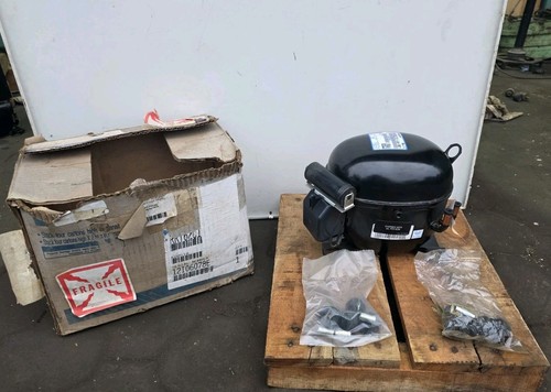 COPELAND HERMETIC DEEP FREEZE COMPRESSOR RRT62C1E-1AA-901 110V 1PH - Picture 2 of 8