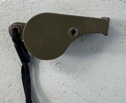 Vintage 1944 USN United States Navy Military Whistle Army Green w/ Black Lanyard - Picture 4 of 9