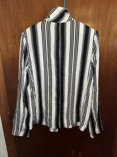 Blazer Forever 21 Mujer Blanco y Negro Carrera Talla Mediana Nuevo con Etiquetas - Imagen 6 de 7