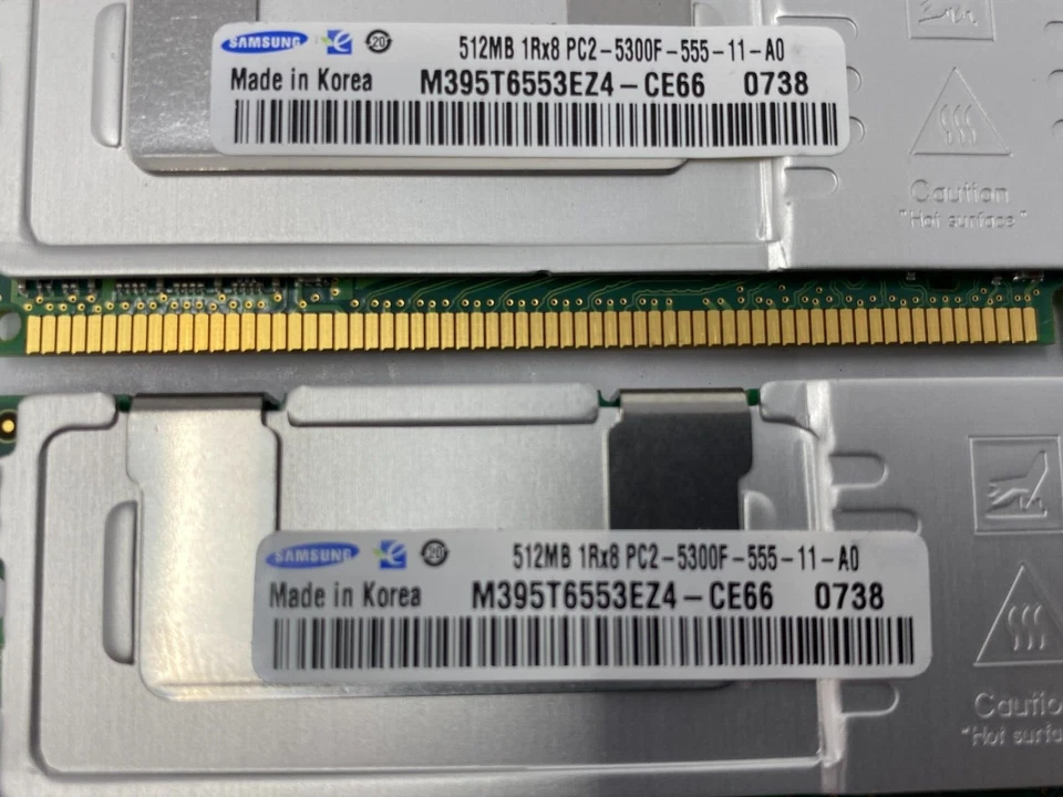 4-Memoria RAM de servidor Samsung M395T6553EZ4-CE66 512 MB 1Rx8 - 5300F-555-11-A0 Foto 2 de 3