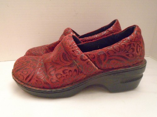 Born B.O.C. Womens Peggy Red Leather Clogs Nursing Shoes Size 8 - Picture 2 of 8