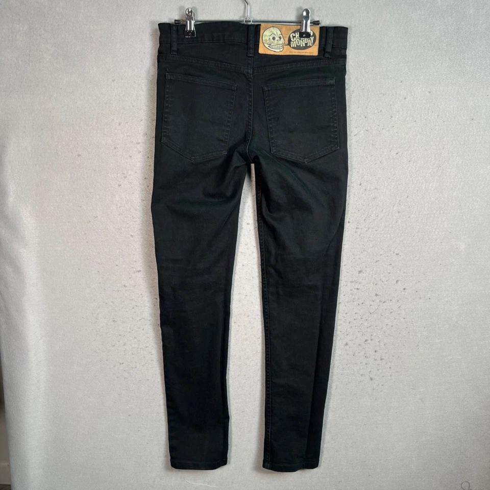 Jeans skinny preto feminino barato Monday tamanho 29 x 32 mistura de algodão jeans stretch - Imagem 2 de 4