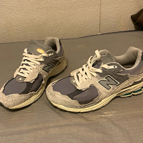 New Balance 2002R Men's Gray/White Low Top Lace-Up Athletic Sneakers