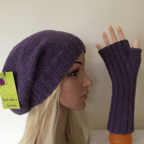 KOALA KNIT HAND KNIT LADIES SIZE M PURPLE SLOUCHY HAT & FINGERLESS GLOVES SET - Picture 2 of 7
