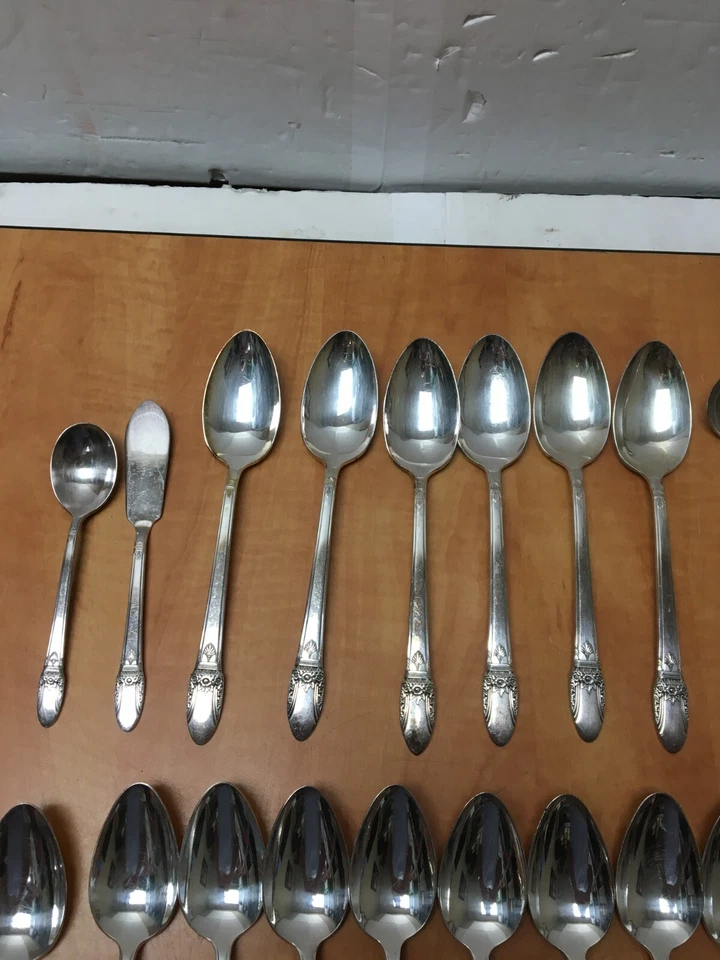 Cubiertos Rogers Bros First Love 1847 82 piezas servicio para 12 cofres originales Rogers Foto 3 de 4