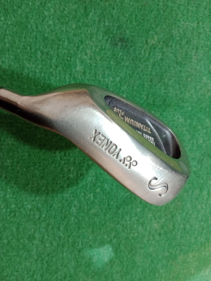 Yonex Titanium + tungsten brass insert Sand Wedge stiff graphite - Image 3 of 4