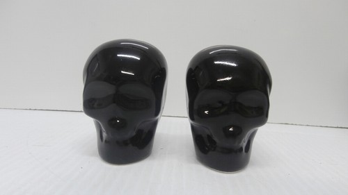 Celebra Halloween Cerámica Calavera Negra Gótica Nuevo Juego de Sal y Pimienta - Imagen 2 de 7