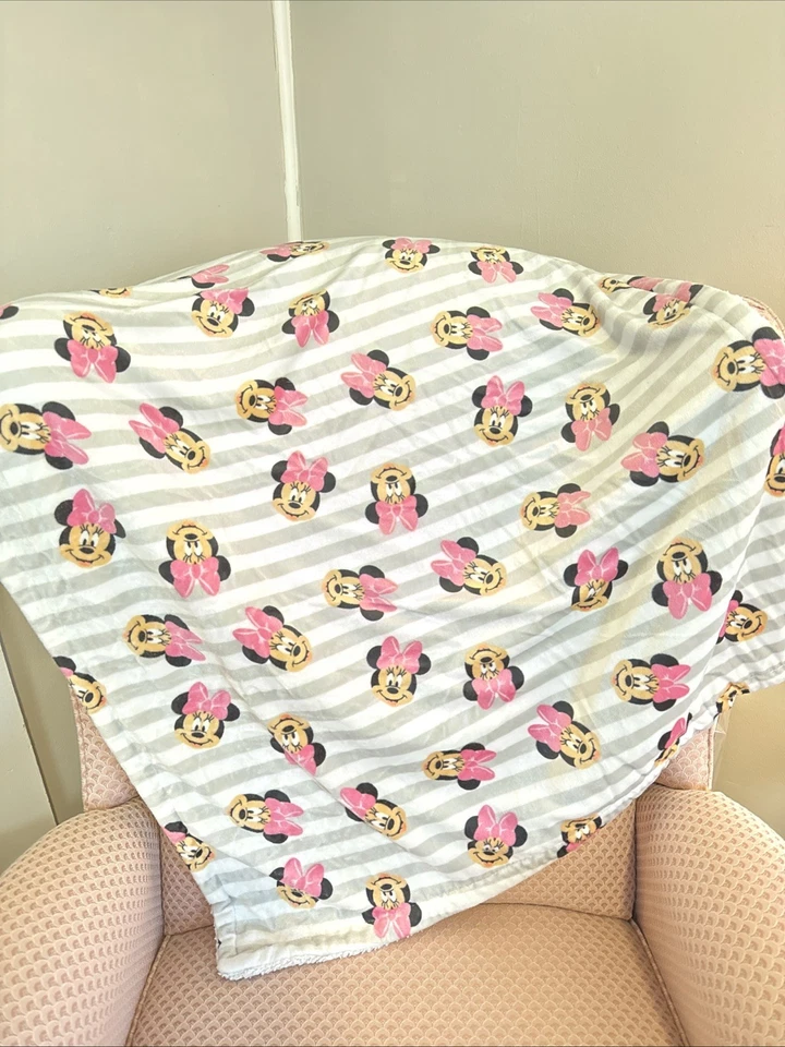 BLANKET PLUSH - 迪斯尼女孩 - 米妮灰色条纹 - 婴儿玩具鞋 31 英寸 X 40 英寸婴儿床 — 第 2/4 张图片