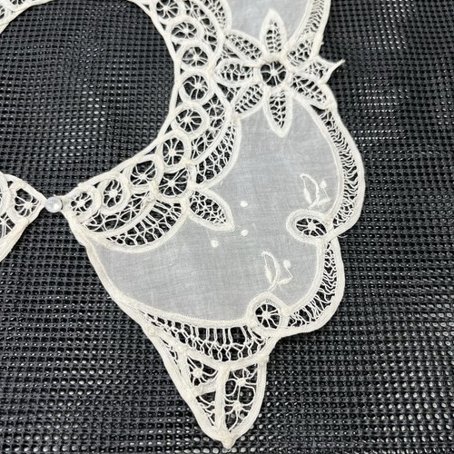 Cuello de encaje floral vintage patrón floral bordado marfil con cierre de botones - Imagen 3 de 11