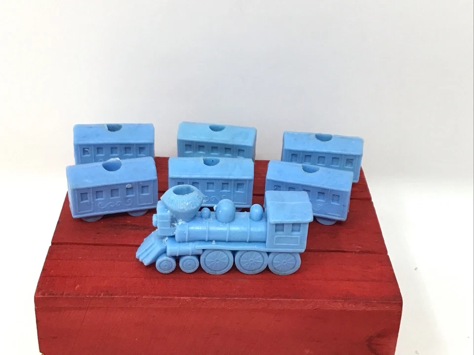 Candelabros de tren azul vintage adorno de pastel juguete plástico motor coches 7 piezas Foto 2 de 4