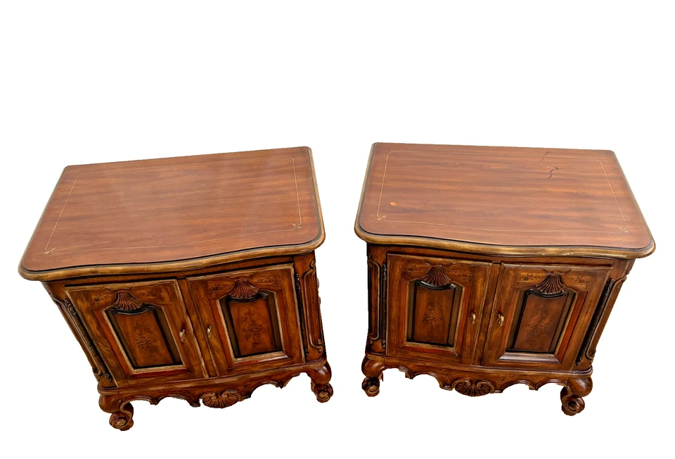 Juego de dos mesitas de noche Drexel Heritage mesas auxiliares armario de doble puerta y estante Foto 2 de 4