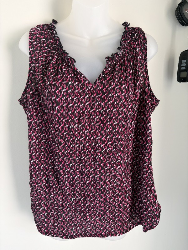 Daisy Fuentes Women's V-Neck Sleeveless Tank Top Black/Pink/White Size Large