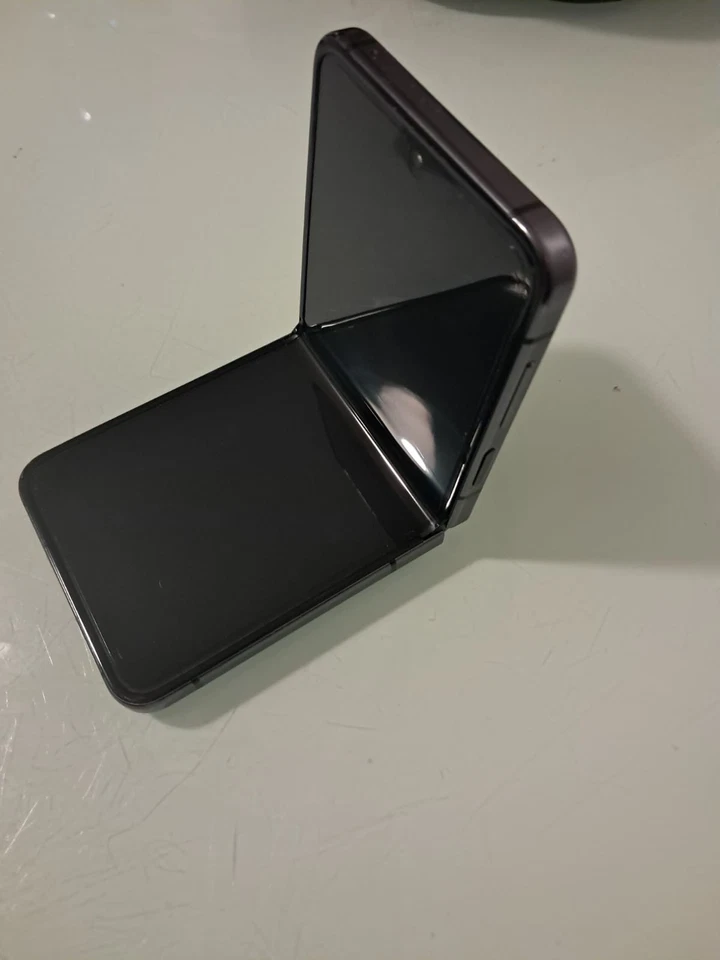 Samsung Galaxy Z Flip5 · 256GB, foto 1 di 5