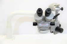 Stereomikroskop mit Beleuchtung und Tischhalterung #2276