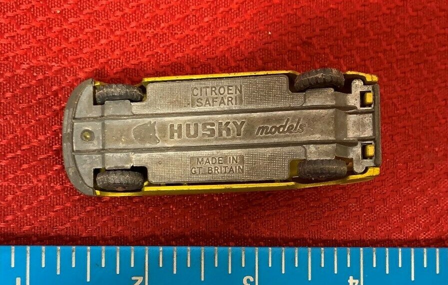 ミニカー HUSKY CITROEN SAFARI Husky Citroen Safari EMT Ambulance - Global Diecast Direct