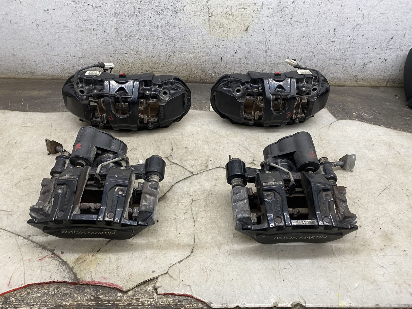 2020-2024 ASTON MARTIN DBX OEM FRONT & REAR BREMBO BRAKE CALIPER SET 4 PCS BLACK