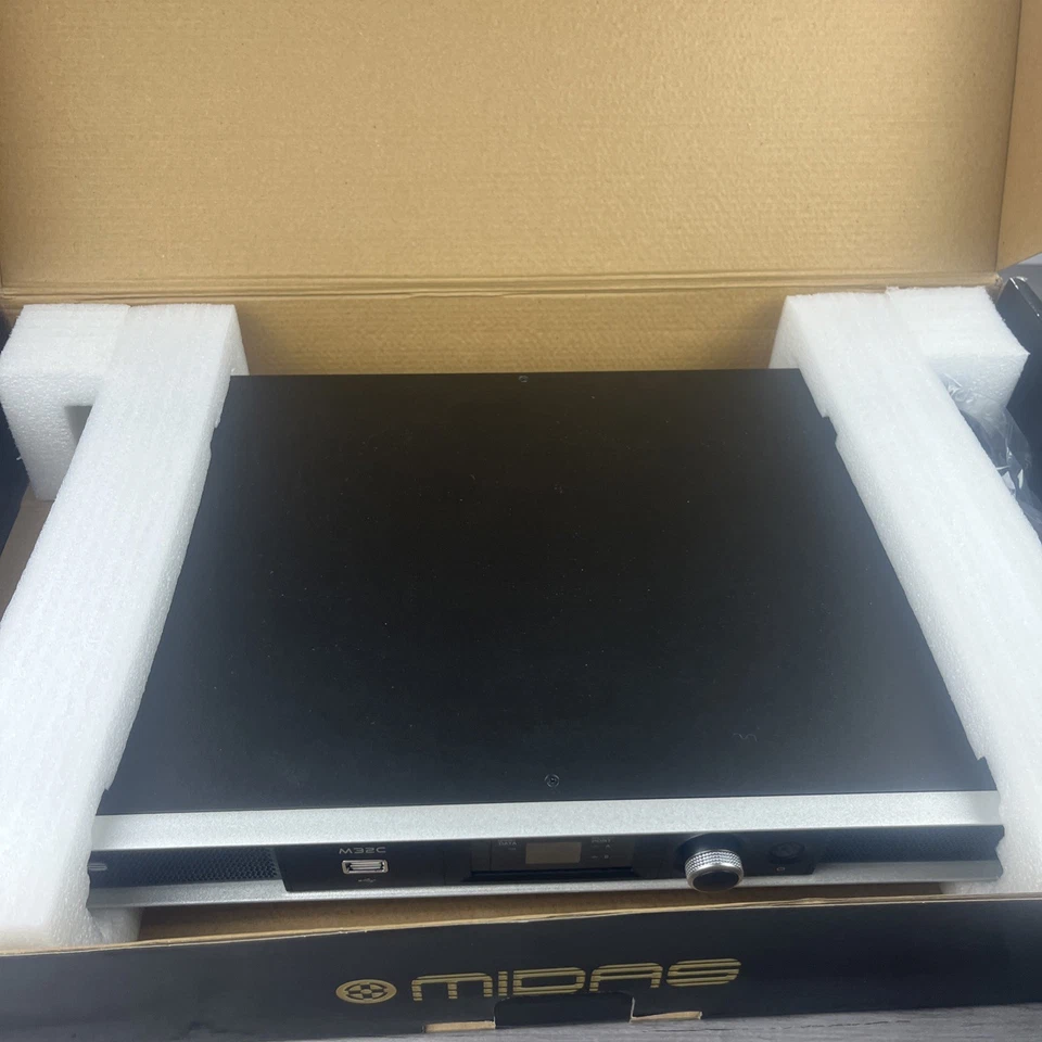 MIDAS M32C Digital Audio Rack Mixer 40 Channel 25 Bus 32x32 USB Interface - Image 3 of 4