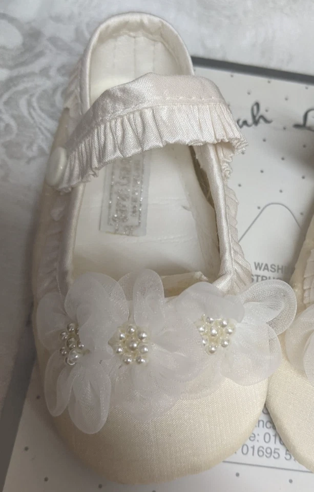 NUEVO EN CAJA Zapatos de Bautizo Maryjane Crema Floral Bebé Niñas Sarah Louise 6-12 meses Foto 2 de 4