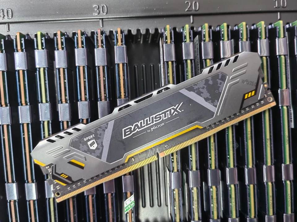 Ballistix 8GB DDR4 2666 Desktop DIMM RAM by micron BLS8G4D26BFSTK.8FD PC4-21300 - Image 2 of 2