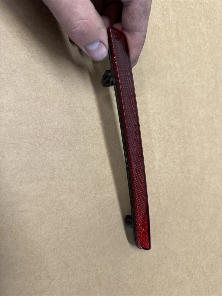 2021-2023 TOYOTA SIENNA REAR LEFT DRIVER SIDE REFLECTOR OEM 179594 - Image 4 of 4