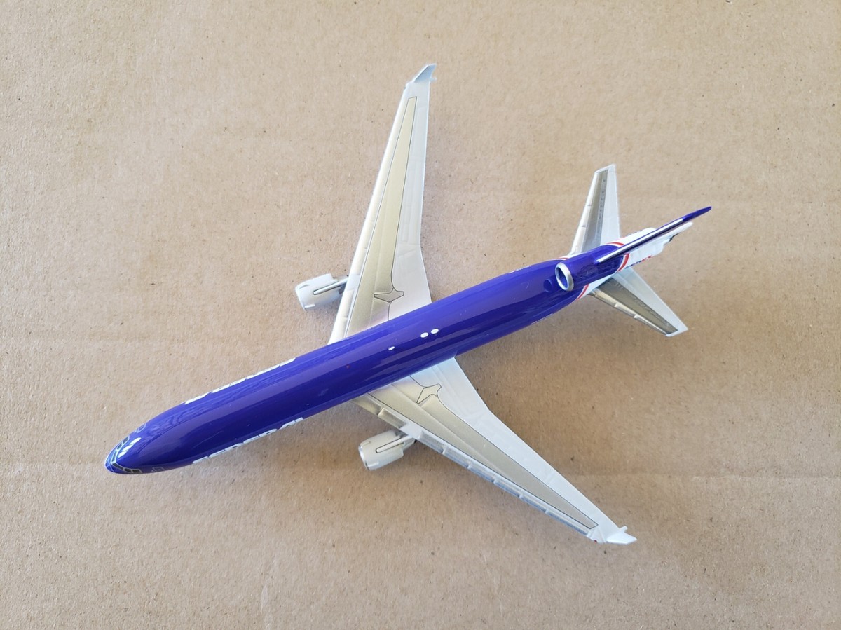 【希少！非売品FedEx MD-11 模型 1:400 ダイキャスト製／箱付き】 希少！非売品FedEx MD-11 模型 1:400 ダイキャスト製／箱付き】 希少