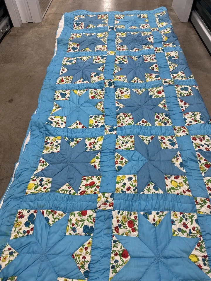 Edredón vintage antiguo hecho a mano azul floral estrella algodón primitivo rústico como está Foto 3 de 4