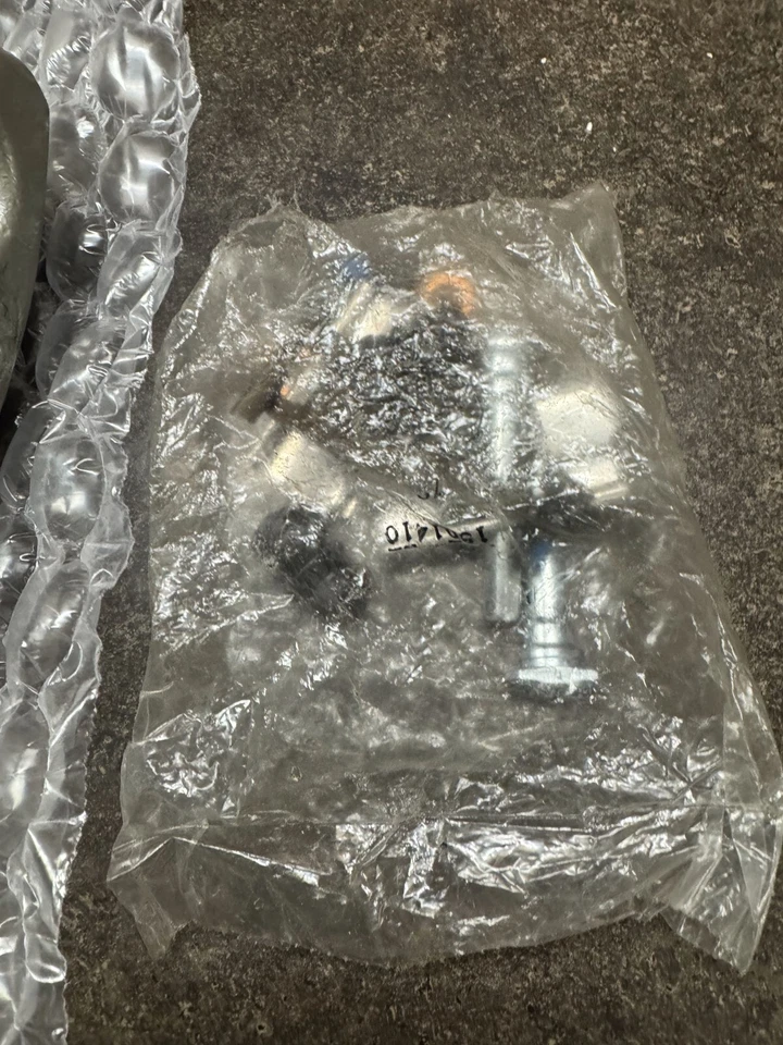 Передний правый выгруженный суппорт дискового тормоза Cardone 18-4634 для Ford F-150 1996-2003 годов выпуска - Изображение 2 из 3