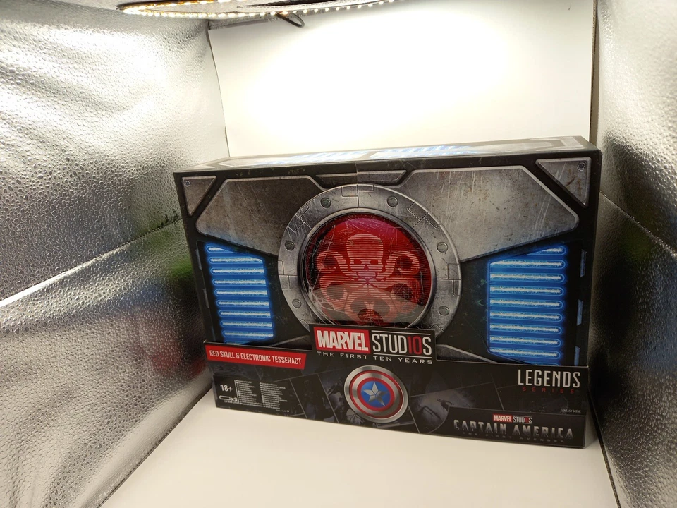 Marvel Legends Red Skull & Electronic Tesseract Hasbro SDCC Exclusive 2018 - Image 3 of 4