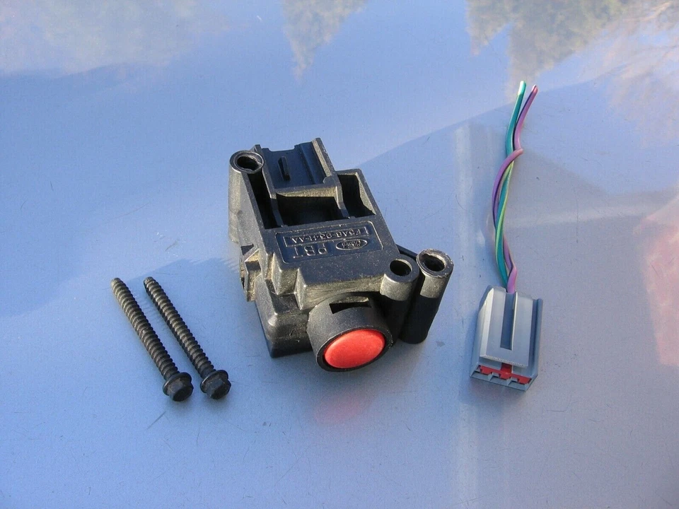 👉FORD INERTIA FUEL PUMP EMERGENCY SHUT OFF SWITCH WITH INSTALL BOLTS CONNECTOR - Image 2 of 4