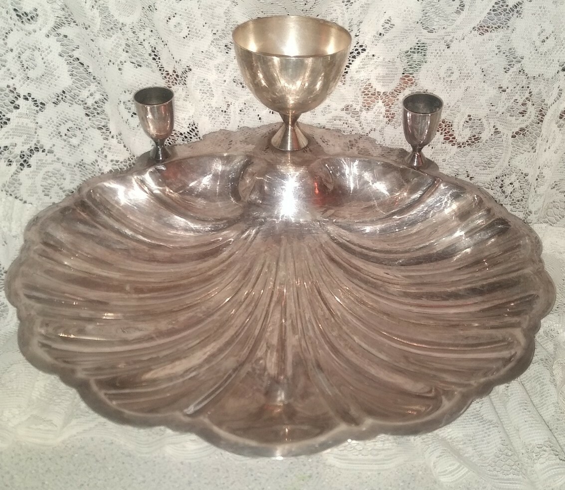 VINTAGE F. B. ROGERS SILVER CO. SILVER PLATE CLAM SHELL SERVING