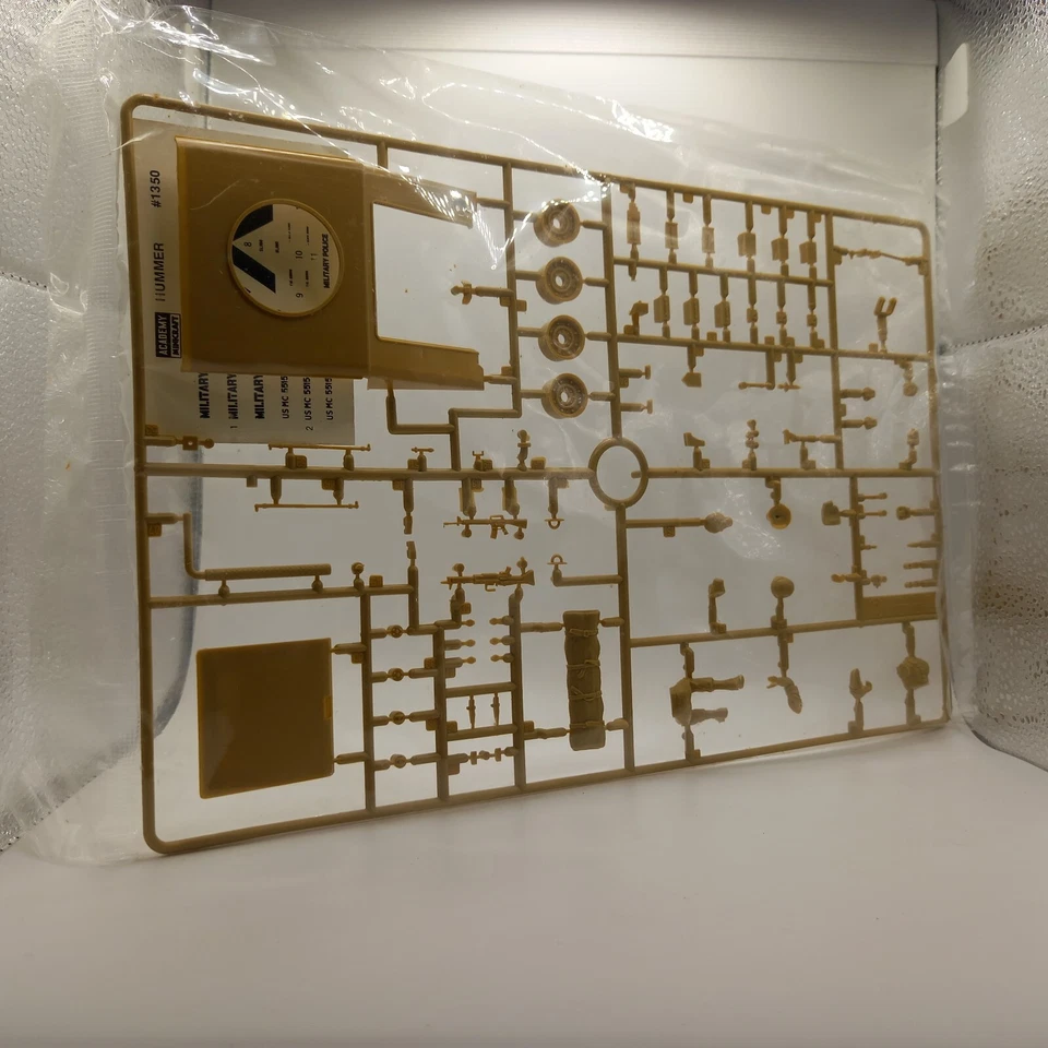 ACADEMY minicraft 1350 HUMMER M1025 ARMORED ARMAMENT CARRIER scala 1:35 - Immagine 4 di 4