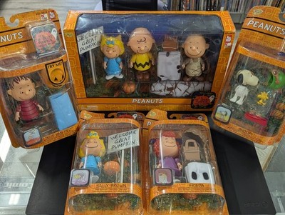 Peanuts It's the Great Pumpkin Charlie Brown Figure Collection