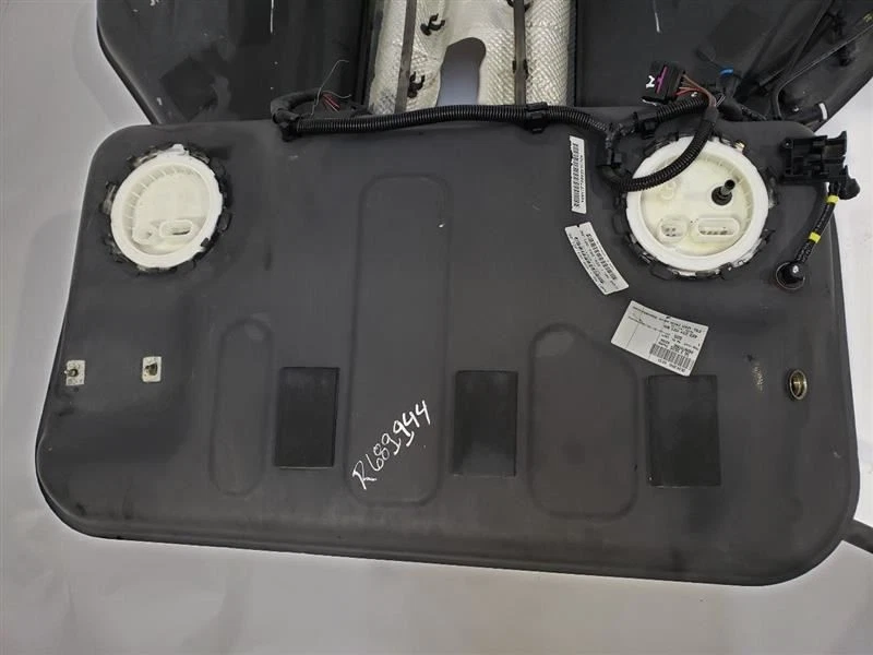 Tanque de combustible con bomba y transmisor OEM Audi S8 2007 2008 2009 Foto 3 de 4