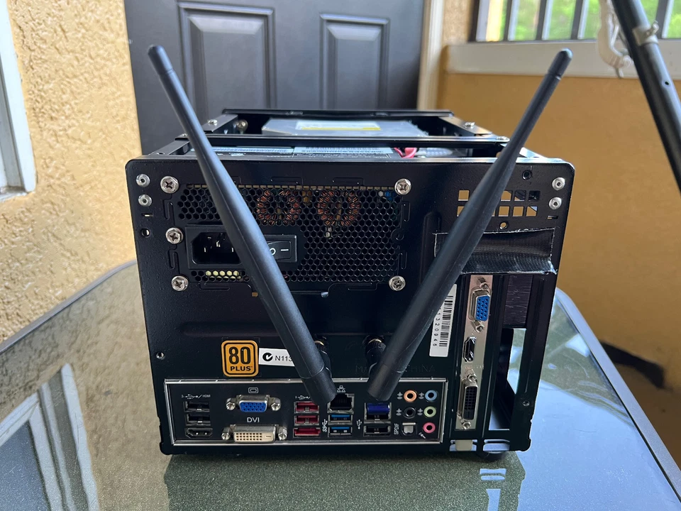 PC SilverStone SG05 ECS H67H2-I Mini-ITX - i5 - GeForce 750 Ti - Win 10 Pro Foto 3 de 4