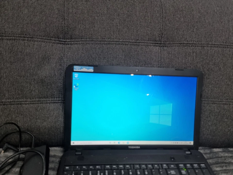 H415 Toshiba Satellite C850-10C Laptop Celeron B815 1.60GHz 4GB Ram 640GB HDMI - Image 3 of 4